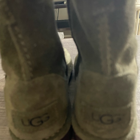 UGGs Boots - Picture 5 of 9